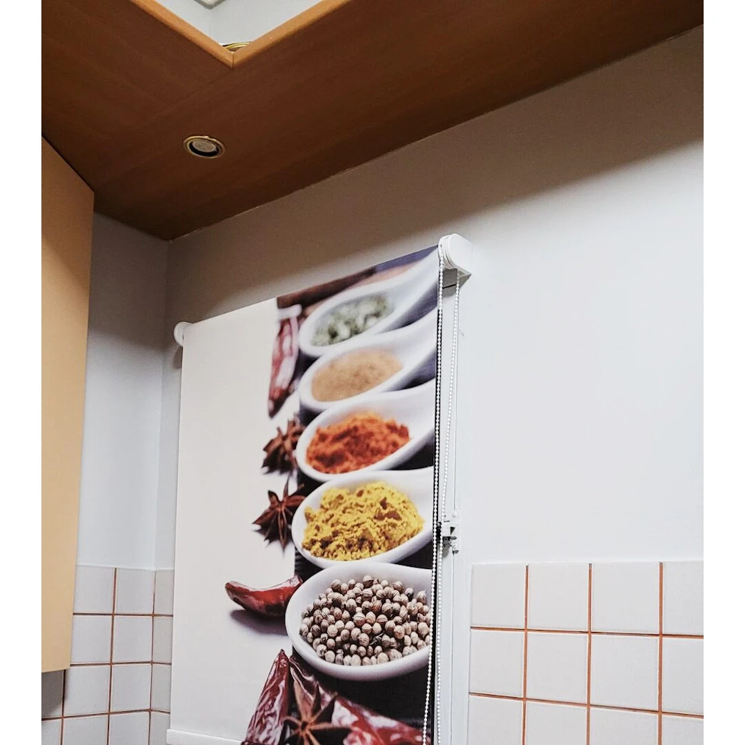 Choose from a thematic collection or choose your own design or your company logo and combine effective shading with the beautiful decoration of your interior. 3