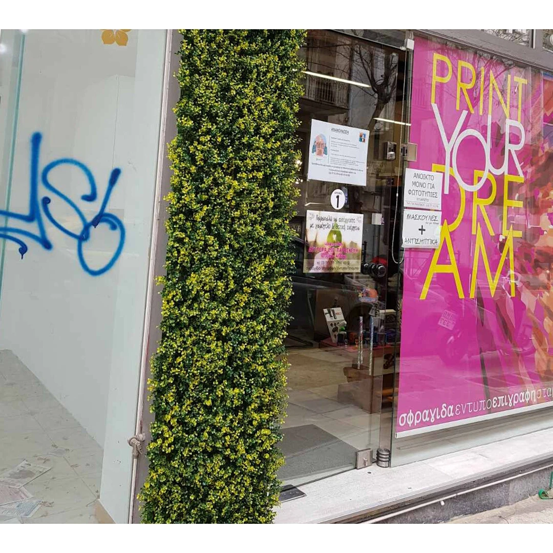 Choose from a thematic collection or choose your own design or your company logo and combine effective shading with the beautiful decoration of your interior. 4